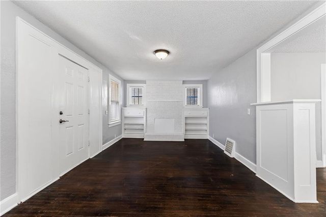 1915 S Overton Avenue, Independence, MO 64052