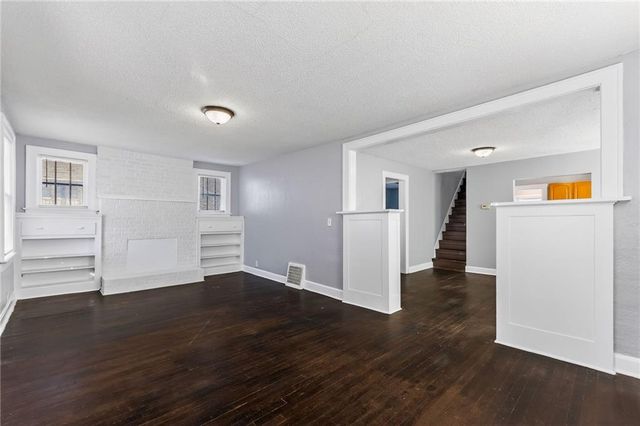 1915 S Overton Avenue, Independence, MO 64052