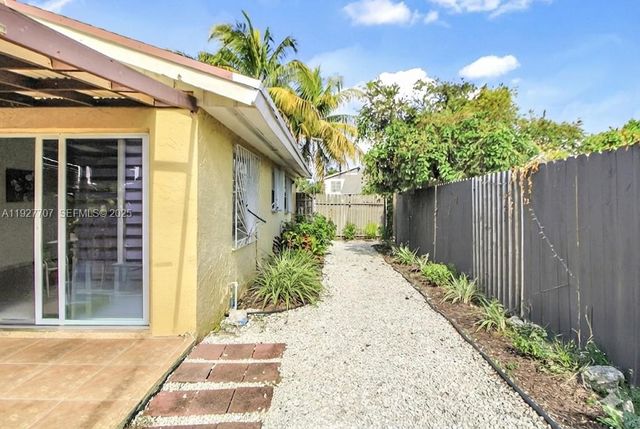 11324 SW 187th Ter, Miami, FL 33157