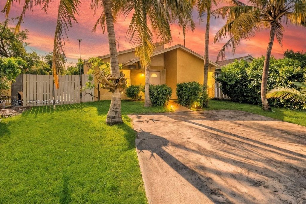 Image 2 of property listing at 11324 SW 187th Ter, Miami, FL 33157