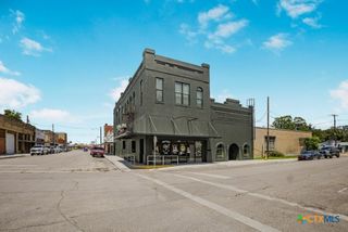 123 W May Street, Yoakum, TX 77995