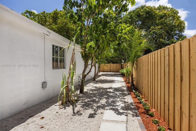 10204 SW 173rd St, Miami, FL 33157