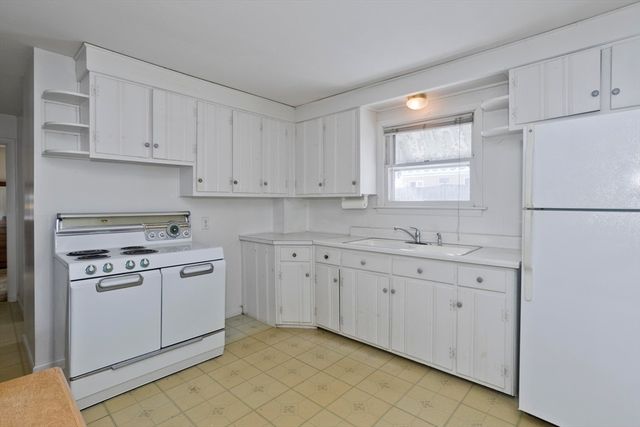 54 Dudley St, Springfield, MA 01095