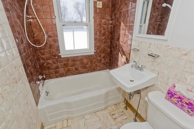 54 Dudley St, Springfield, MA 01095