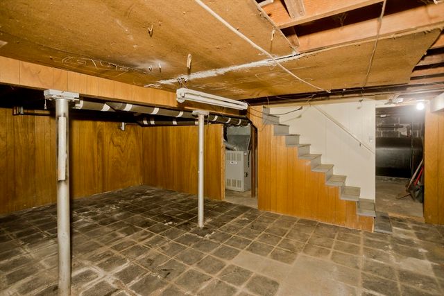 54 Dudley St, Springfield, MA 01095