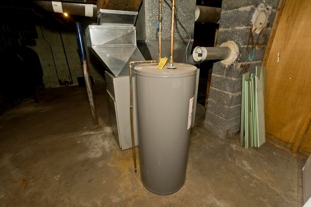 54 Dudley St, Springfield, MA 01095