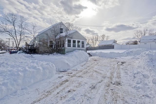 54 Dudley St, Springfield, MA 01095