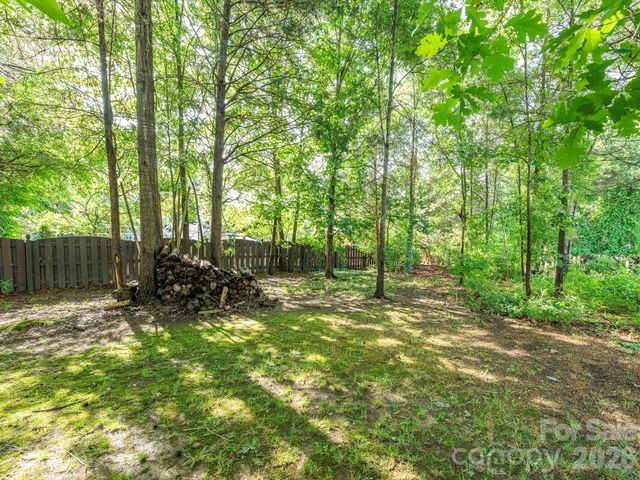 1409 Shade Tree Court, Matthews, NC 28104