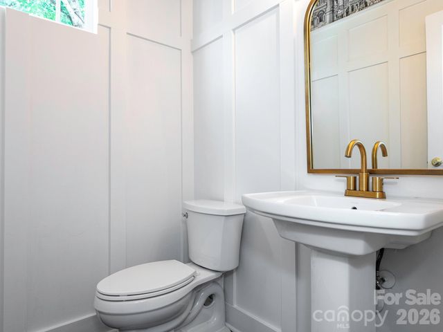 1409 Shade Tree Court, Matthews, NC 28104