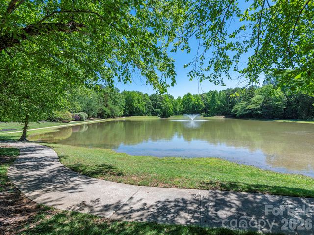 1409 Shade Tree Court, Matthews, NC 28104