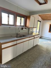 12 DELAWARE AVE, Salem, NJ 08079