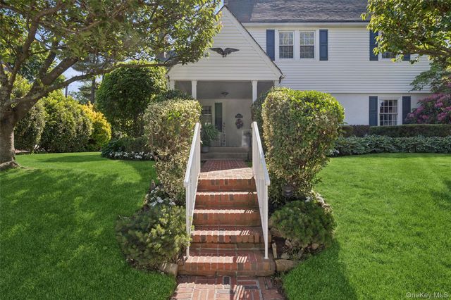153 Roxbury Road, Garden City, NY 11530