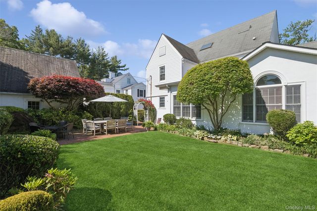 153 Roxbury Road, Garden City, NY 11530
