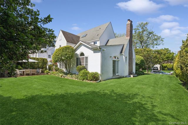 153 Roxbury Road, Garden City, NY 11530