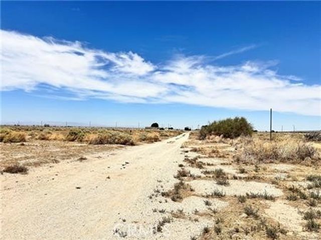 125 STE VIC AVE, Lancaster, CA 93535