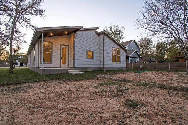 346 Nene LN, Bastrop, TX 78602