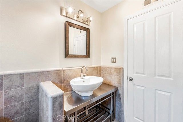 5042 Bluejay Circle, Huntington Beach, CA 92649