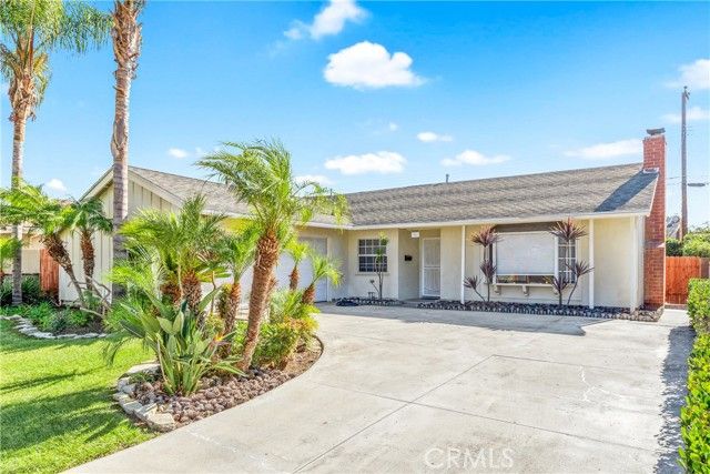 5042 Bluejay Circle, Huntington Beach, CA 92649