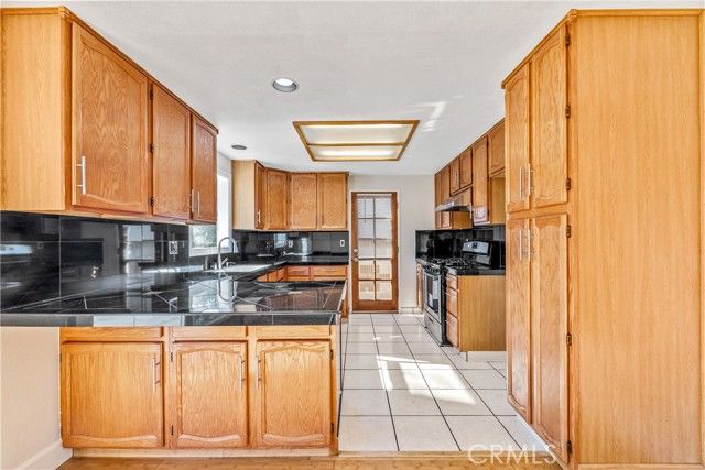 5042 Bluejay Circle, Huntington Beach, CA 92649