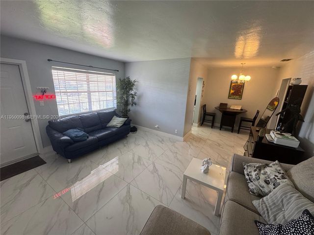 1825 Cleveland Street 15, Hollywood, FL 33020