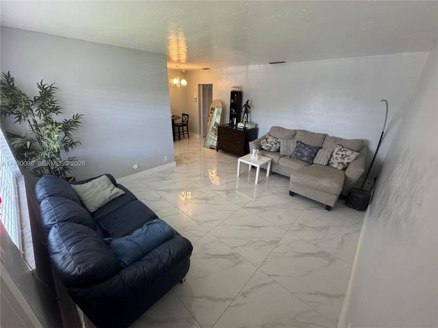 1825 Cleveland Street 15, Hollywood, FL 33020