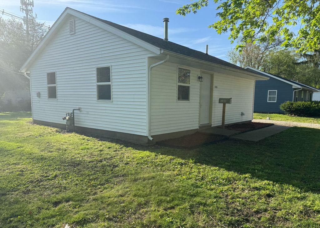 Image 1 of property listing at 1320 Hedge Road, Champaign, IL 61821