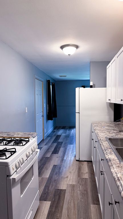 Image 14 of property listing at 1320 Hedge Road, Champaign, IL 61821