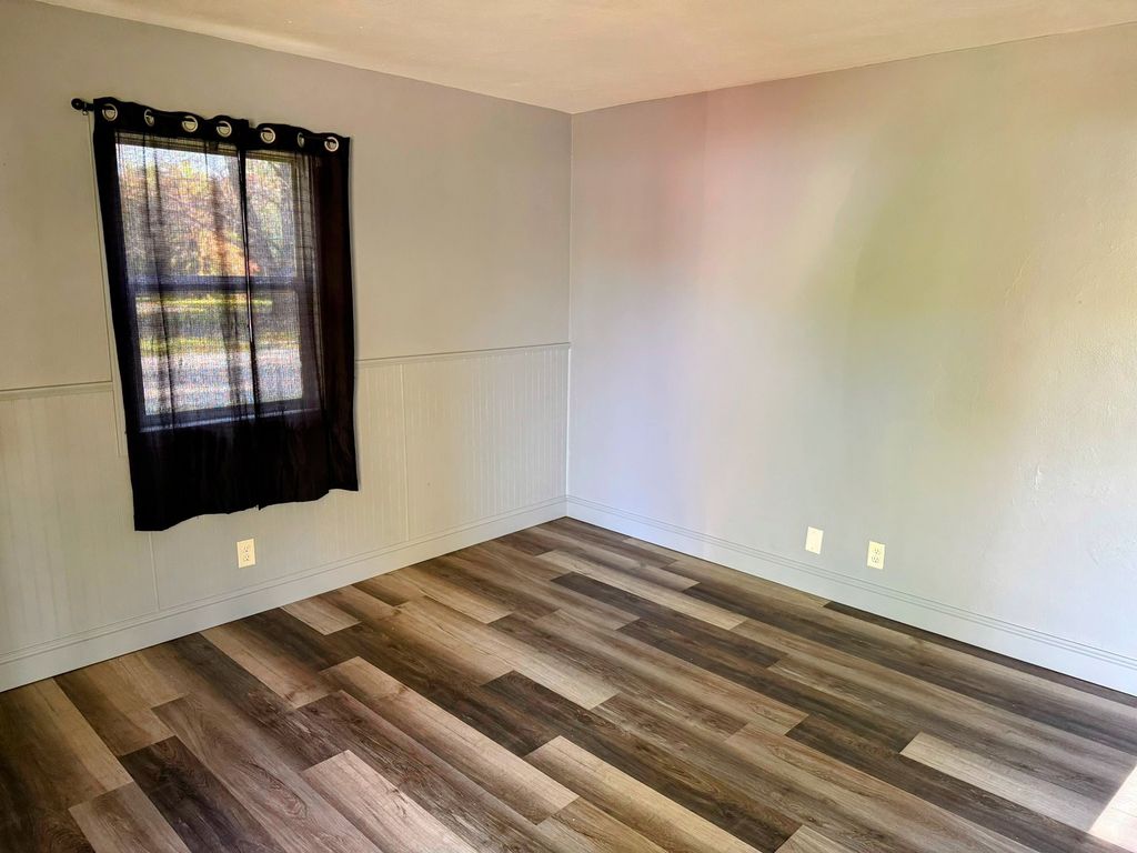 Image 20 of property listing at 1320 Hedge Road, Champaign, IL 61821