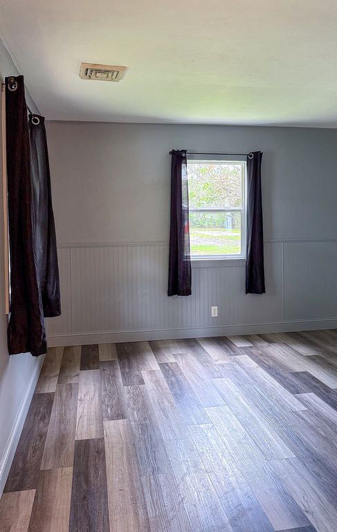 Image 21 of property listing at 1320 Hedge Road, Champaign, IL 61821