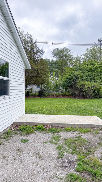 Image 34 of property listing at 1320 Hedge Road, Champaign, IL 61821