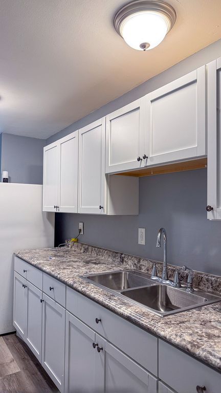 Image 9 of property listing at 1320 Hedge Road, Champaign, IL 61821