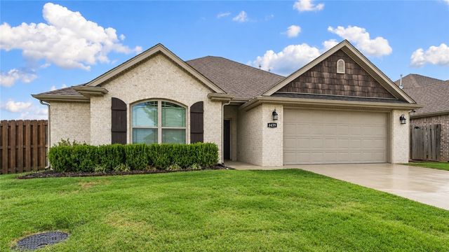 4439 W Divide Drive, Fayetteville, AR 72704