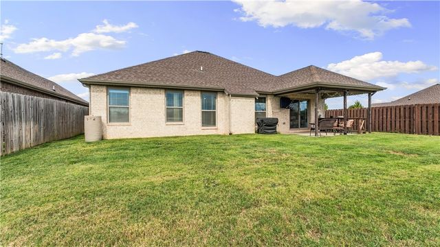 4439 W Divide Drive, Fayetteville, AR 72704