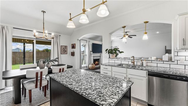 4439 W Divide Drive, Fayetteville, AR 72704