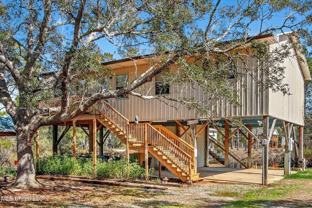 10008 Willow Street, Bay Saint Louis, MS 39520