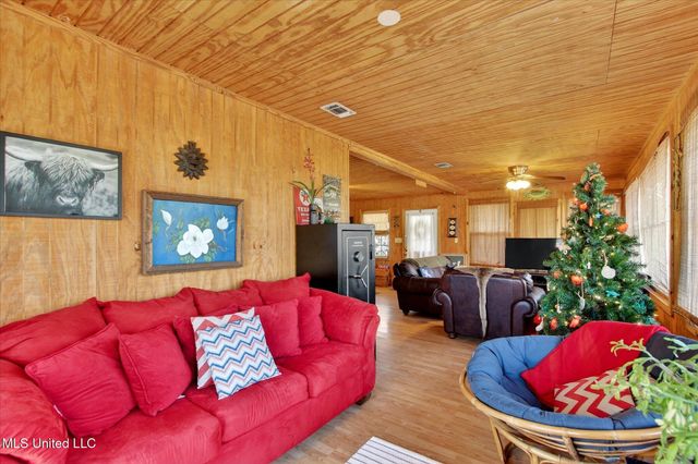 10008 Willow Street, Bay Saint Louis, MS 39520