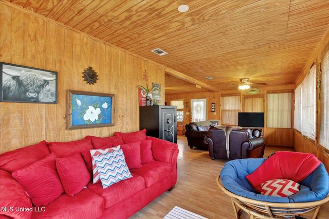 10008 Willow Street, Bay Saint Louis, MS 39520