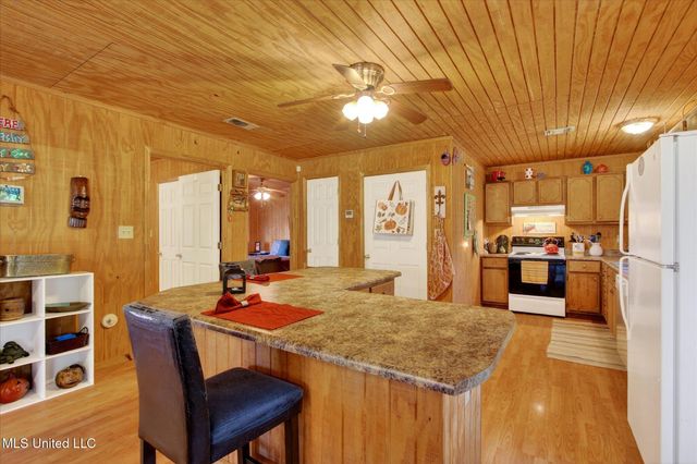 10008 Willow Street, Bay Saint Louis, MS 39520