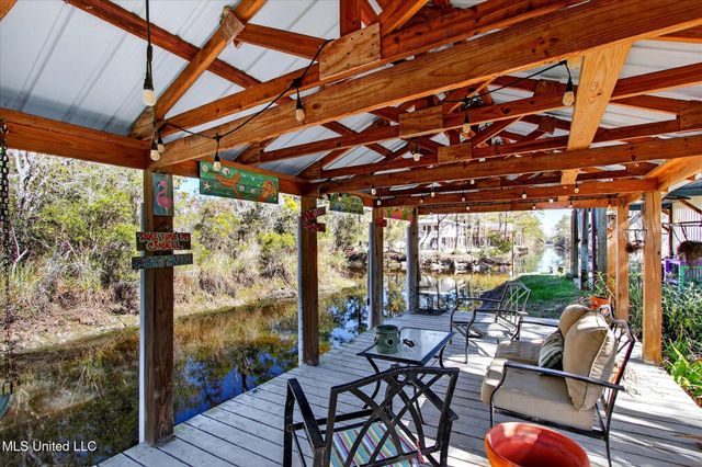 10008 Willow Street, Bay Saint Louis, MS 39520