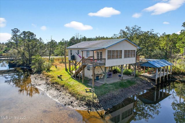 10008 Willow Street, Bay Saint Louis, MS 39520