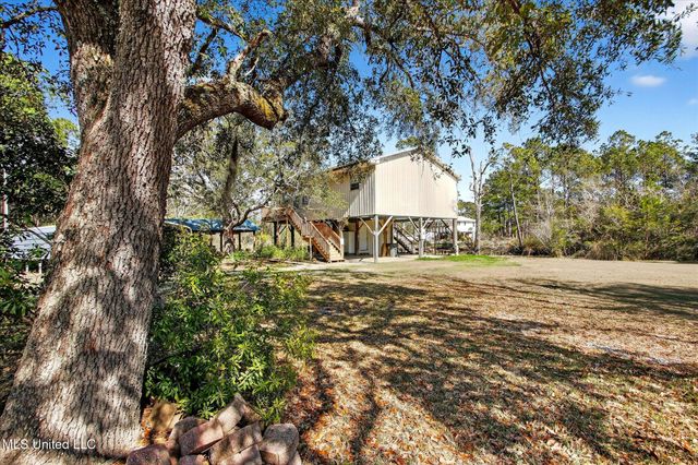 10008 Willow Street, Bay Saint Louis, MS 39520