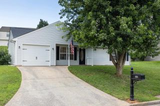 302 LANCELOT LN, Staunton, VA 24401