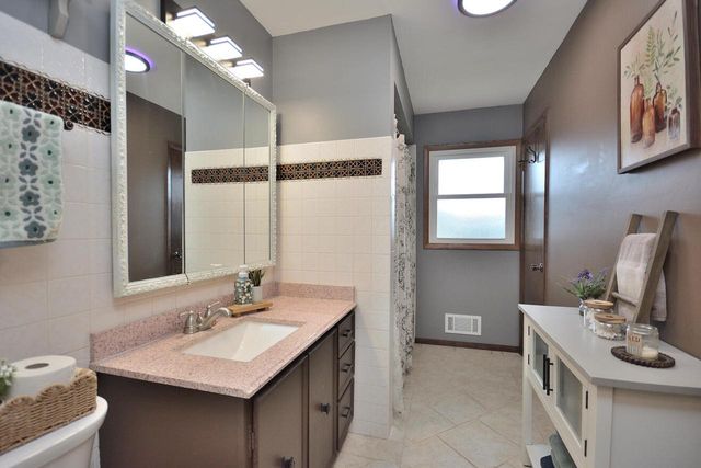 W178N8846 Queensway STREET, Menomonee Falls, WI 53051