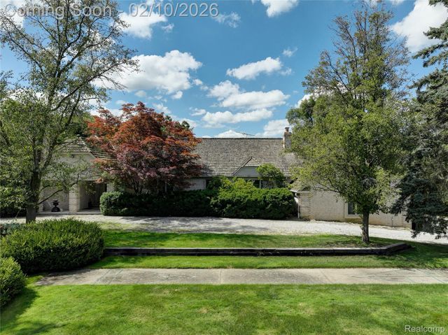 363 Lakewood Drive, Bloomfield Hills, MI 48304