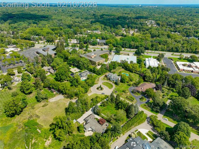 363 Lakewood Drive, Bloomfield Hills, MI 48304