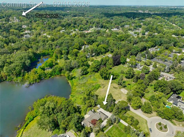 363 Lakewood Drive, Bloomfield Hills, MI 48304