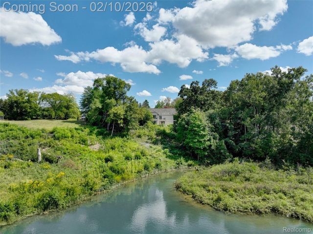 363 Lakewood Drive, Bloomfield Hills, MI 48304