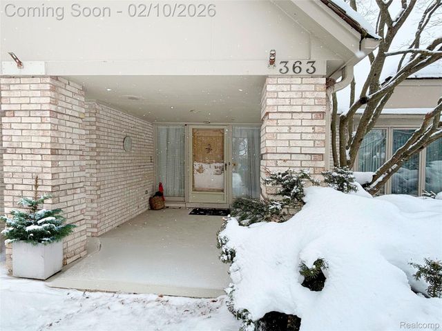 363 Lakewood Drive, Bloomfield Hills, MI 48304
