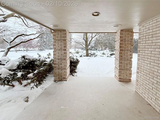 363 Lakewood Drive, Bloomfield Hills, MI 48304