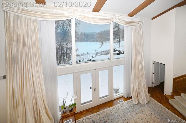 363 Lakewood Drive, Bloomfield Hills, MI 48304